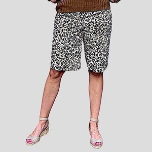 Chico’s Snow Leopard Bermuda Shorts SZ 1! EUC!